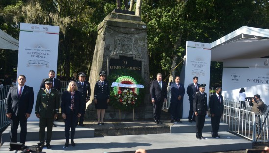 Autoridades de la Secretaría de Seguridad Pública (SSP), encabezadas por el secretario Hugo Gutiérrez Maldonado, montaron guardia de honor ante al monumento erigido en memoria del Padre de la Patria, Miguel Hidalgo y Costilla, en el parque Los Berros.