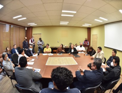 La Comisión Especial para la Atención y Seguimiento de la Regularización y Situación Jurídica de los Predios Escolares de la LXVI Legislatura, se reunió con personal de la Dirección Jurídica de la Secretaría de Educación de Veracruz (SEV), para establecer mecanismos en común que permitan dar seguimiento al proceso de regularización de diversos centros escolares de la entidad.
