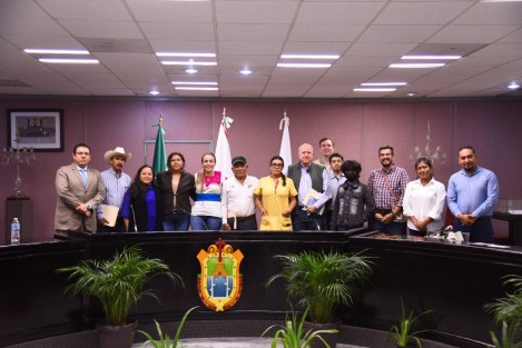 Como parte de los trabajos de seguimiento para consolidar un Padrón Nacional de Cafeticultores, la Comisión Especial para la Atención y Seguimiento del Cultivo, Transformación, Procesamiento y Comercialización del Café Veracruzano, presidida por la diputada Nora Jéssica Lagunes Jáuregui, realizó una reunión con académicos y productores, así como con representantes de las Secretarías de Desarrollo Agropecuario, Rural y Pesca (Sedarpa) y de Agricultura y Desarrollo Rural (Sader).