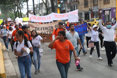 Los inmuebles se encuentran en una parte del terreno que ocupa la escuela secundaria y de bachilleres Experimental, bajo acuerdo signado en el año 2002 por las entonces directoras de la escuela normal y la escuela Experimental. 