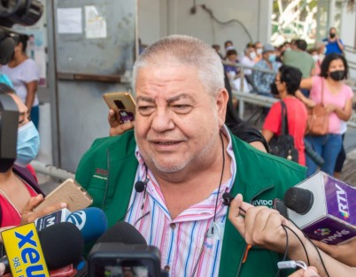 Voy a estar en la encuesta e iré a donde el pueblo me mande, reiteró hoy el Delegado Estatal de Programas para el Desarrollo en el Estado de Veracruz, Manuel Huerta Ladrón de Guevara, al referirse a su legítima aspiración de participar en el proceso interno de Morena para definir al candidato a la Gubernatura de Veracruz.
