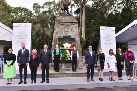 En la conmemoración del 212 aniversario del inicio de la Independencia de México, la presidenta de la Mesa Directiva de la LXVI Legislatura del Estado de Veracruz, diputada Cecilia Guevara, manifestó que en esta fecha las y los mexicanos reafirman los valores que enarbolaron los héroes insurgentes y que son la justicia e igualdad, libertad y soberanía del pueblo, valores que siguen vigentes y guían e inspiran al país.

