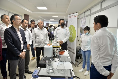 Estuvieron en la celebración de los 14 años de la Politécnica el subsecretario de Educación Media Superior y Superior, Jorge Miguel Uscanga Villalba; los directores generales del Instituto de Espacios Educativos, Ricardo García Jiménez, y de Educación Tecnológica, David Hernández Santiago; además del rector Erick Sánchez Ibáñez.