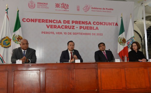 Los gobernadores Cuitláhuac García Jiménez y Miguel Barbosa Huerta encabezaron la Reunión Interestatal de Seguridad Veracruz-Puebla, en el recinto de la Fortaleza San Carlos, para dar continuidad a la estrategia interinstitucional de seguridad, promoción turística y cultural en la zona limítrofe, que abarca 33 municipios poblanos y 36 veracruzanos. 