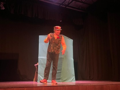 Entre las diversas actividades culturales de este domingo en Xalapa, en el Rincón de los Títeres, Carlos Converso presentó: Titiri Jugando, 1500 representaciones.
