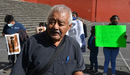  Vecinos de la colonia Ampliación Colosio se manifestaron en la Plaza Lerdo para solicitar a las autoridades que no sean desalojados de los terrenos donde habitan.
