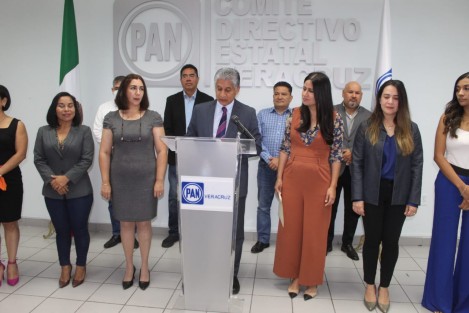 Federico Salomón Molina, Presidente del CDE del PAN, en Veracruz,dijo que entre las familias veracruzanas hay una gran preocupación por la forma en cómo serán atendidas ante las adversidades que sufran por las afectaciones de las lluvias que se registren, al no existir partidas presupuestales federales para atender los desastres naturales que se presenten en la entidad.