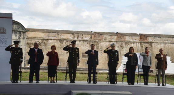 Desde la Fortaleza de San Carlos, acompañado por la presidenta del Poder Judicial, Inés Romero, y del Legislativo, Cecilia Guevara, el gobernador Cuitláhuac García conmemoró el 175 Aniversario de la Gesta Heroica de los Niños Héroes de Chapultepec.