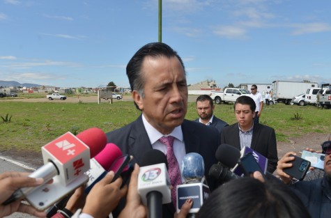 Entrevistado por medios de comunicación, el gobernador se refirió a los hechos en Orizaba, destacando que siempre se priorizó la seguridad de la población de ahí la importante coordinación con las fuerzas federales, especialmente la Guardia Nacional, para la detención de integrantes de la banda del Momo.