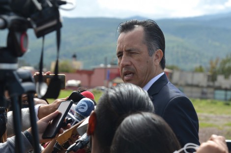 Entrevistado por medios de comunicación, el gobernador se refirió a los hechos en Orizaba, destacando que siempre se priorizó la seguridad de la población de ahí la importante coordinación con las fuerzas federales, especialmente la Guardia Nacional, para la detención de integrantes de la banda del Momo.


