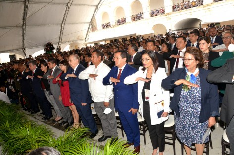 En sesión solemne de la LXVI Legislatura del Congreso del Estado, el gobernador Cuitláhuac García Jiménez entregó la Medalla Heberto Castillo Martínez 2022 al doctor Héctor Vázquez Leal, reconocido por sus méritos en el ámbito de la Robótica y las Matemáticas aplicadas a la Ingeniería y las Ciencias Biológicas y de la Salud.