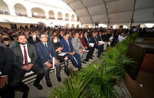 En sesión solemne de la LXVI Legislatura del Congreso del Estado, el gobernador Cuitláhuac García Jiménez entregó la Medalla Heberto Castillo Martínez 2022 al doctor Héctor Vázquez Leal, reconocido por sus méritos en el ámbito de la Robótica y las Matemáticas aplicadas a la Ingeniería y las Ciencias Biológicas y de la Salud.