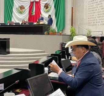 El diputado Marco Antonio Martínez Amador anunció que presentará, en breve, ante el Pleno de la LXVI Legislatura, una iniciativa que prevé reformar la ley para que estas personas puedan acceder, en sus procesos judiciales, a traductores e intérpretes con conocimiento de la lengua y cultura a la que pertenezcan.

