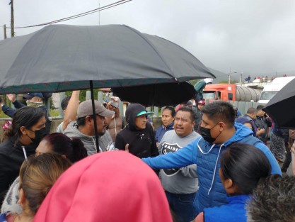 Diálogo con manifestantes en la autopista Orizaba - Veracruz 150D para abrir una mesa de diálogo con CFE el lunes, a fin de darle solución a sus demandas y quedando restablecido el suministro de electricidad. 