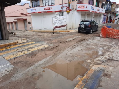 Tal y como CMAS prometió, la circulación vehicular se abrió este domingo en Xalapeños Ilustres esquina con Nogueira, aunque no quedó en óptimas condiciones aún. 