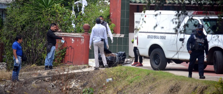  Fueron localizados restos humanos a un costado de las vías del tren, muy cerca del bulevar Xalapa-Banderilla. La zona fue acordonada por personal de seguridad; agentes ministeriales y elementos de la SSP. 