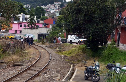  Fueron localizados restos humanos a un costado de las vías del tren, muy cerca del bulevar Xalapa-Banderilla. La zona fue acordonada por personal de seguridad; agentes ministeriales y elementos de la SSP. 