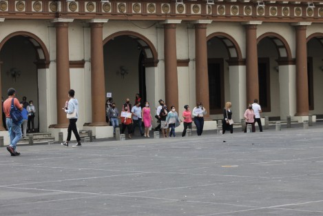 Oficinas de Gobierno del centro de Xalapa se sumaron al Macro simulacro nacional.  Además del desalojo de inmmuebles, la SSP realizó la localización y rescate de una persona con el can Luna . 