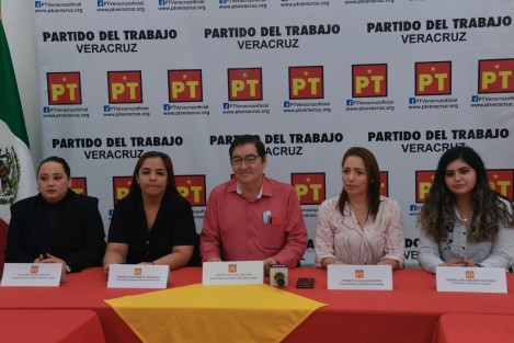  El PT Veracruz, en voz del coordinador de la comisión estatal, Vicente Aguilar Aguilar, pide que el titular de la SIOP  otorgue permiso al alcalde Ricardo Ahued, para reparar la carretera Xalapa-Alto Lucero y así no caer en subejercicio ante la federación. 
