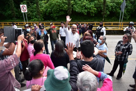 Las malas condiciones del drenaje sanitario en las colonias Libertad y Ampliación Libertad obedecen a un abandono de más de 20 años que la actual Administración tiene el compromiso y la convicción de resolver, afirmó el presidente municipal Ricardo Ahued Bardahuil ante las y los vecinos que mantenían un bloqueo en la avenida Bolivia.