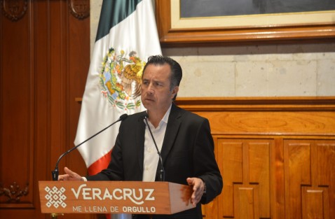 El gobernador Cuitláhuac García Jiménez pidió confiar en que la Fiscalía General del Estado dará con los homicidas de la docente Elizabeth Meza Rivera, subdirectora de la escuela primaria Adolfo Ruiz Cortines que fue asesinada este miércoles en Xalapa.