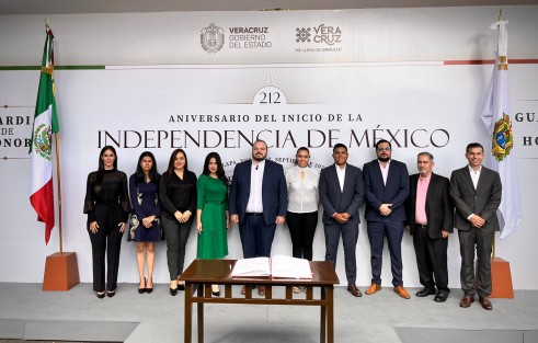 Durante la Guardia de Honor en el Monumento a Miguel Hidalgo y Costilla en el parque Los Berros, el dirigente estatal de Movimiento Ciudadano, Sergio Gil Rullán manifestó que lamentablemente en México los sueños de patria y libertad no pueden realizarse si no hay justicia, seguridad, paz y garantías de vida.