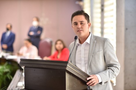 el diputado Rafael Gustavo Fararoni Magaña presentó ante la Diputación Permanente, una Iniciativa con Proyecto de Decreto por el que se reforma y adiciona diversas disposiciones a la Ley de Salud del Estado de Veracruz de Ignacio de la Llave.