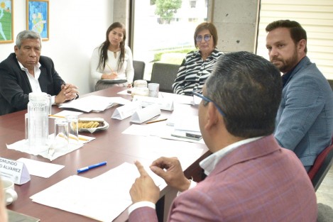 La Comisión Permanente de Gobernación de la LXVI Legislatura examinó los oficios de quejas, relacionados con supuestas irregularidades por parte de autoridades de los municipios de Amatitlán, Chontla, Coatzintla, Uxpanapa, Sayula de Alemán y Las Vigas de Ramírez, acordándose citar a las o los ediles involucrados para celebrar una audiencia de carácter conciliatorio.