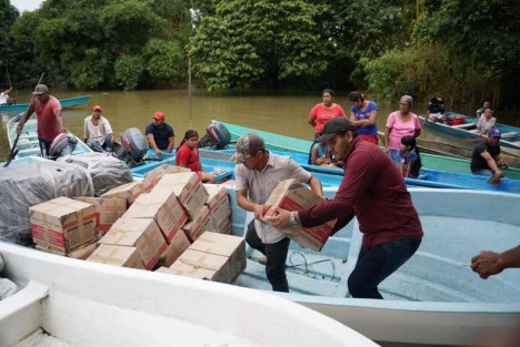 Este fin de semana siguió la entrega de apoyos a localidades afectadas, en municipio como Jáltipan y Tres Valles. 