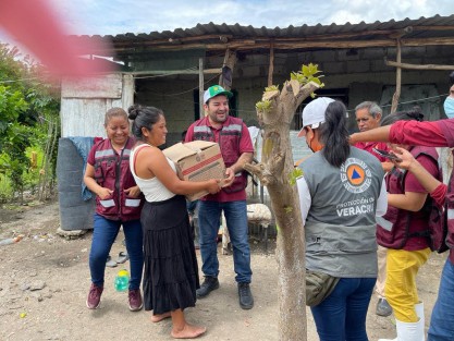 Este fin de semana siguió la entrega de apoyos a localidades afectadas, en municipio como Jáltipan y Tres Valles. 
