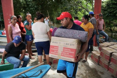 Este fin de semana siguió la entrega de apoyos a localidades afectadas, en municipio como Jáltipan y Tres Valles. 