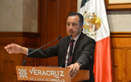 El Gobernador Cuitláhuac García demandó al Tribunal Electoral del Poder Judicial de la Federación respetar el triunfo sin discusión de Américo Villarreal Anaya por la Gubernatura de Tamaulipas. Alegó que en aquella entidad viven más de 50 mil veracruzanos y por ello este interés. 