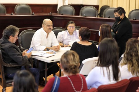 Las puertas del Palacio Municipal y mi oficina siempre están abiertas para la ciudadanía; todas y todos tienen derecho a ser atendidos, afirmó el presidente municipal Ricardo Ahued Bardahuil.

