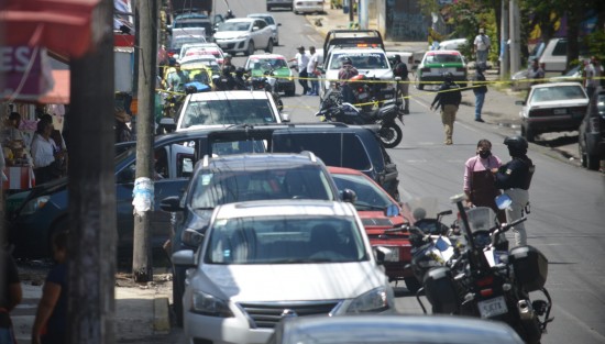 La movilización por calles de la ciudad generó reportes al 911 sobre balazos, por lo que también acudieron al lugar elementos de la SSP. Se espera información precisa de las autoridades. 