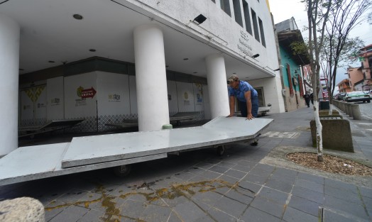 Como ya es tradicional, las  oficinas de la Secretaría de Seguridad Pública fueron resguardadas con vallas... no vaya ser que salgan rayados. 