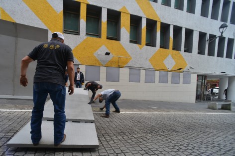 Como ya es tradicional, las  oficinas de la Secretaría de Seguridad Pública fueron resguardadas con vallas... no vaya ser que salgan rayados. 
