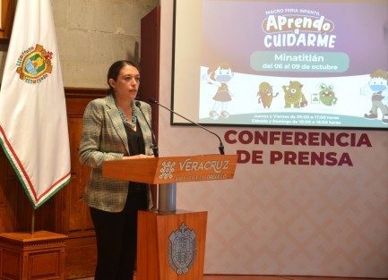 Cuitláhuac García Jiménez en compañía de la secretaria de Protección Civil, Guadalupe Osorno, anunciaron el próximo evento Aprendo a cuidarme, que se realizara en Minatitlán el próximo 6 de octubre.