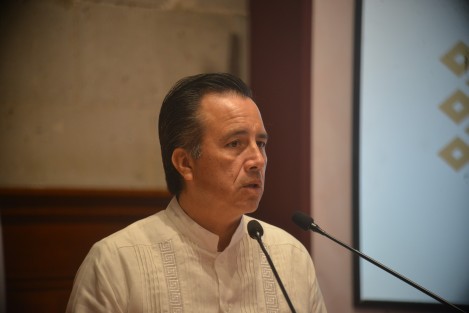 Cuitláhuac García Jiménez en compañía de la secretaria de Protección Civil, Guadalupe Osorno, anunciaron el próximo evento Aprendo a cuidarme, que se realizara en Minatitlán el próximo 6 de octubre.