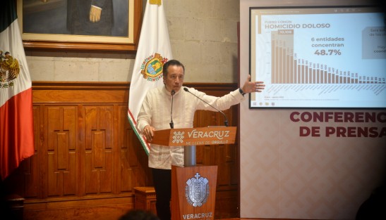 Al reiterar que han bajado los delitos en Veracruz, el gobernador Cuitláhuac García acusó que medios de comunicación pretenden hacer ver a la entidad como un lugar violento, mintiendo para generar esta percepción. 