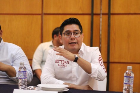 En Veracruz, Morena avala y respalda la reducción del 50 por ciento de las prerrogativas a los partidos políticos, pues fue una propuesta nuestra que aprobó primero la mayoría legislativa de Morena, y que después respaldó la Suprema Corte de Justicia de la Nación