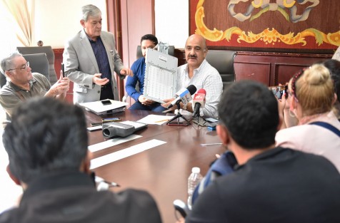 Aquí no se tolera la corrupción ni chantajes, no hay preferencias a proveedores o contratistas y, si existen inconformidades, hay lineamientos a seguir para aclarar los asuntos, afirmó el presidente municipal Ricardo Ahued Bardahuil. 