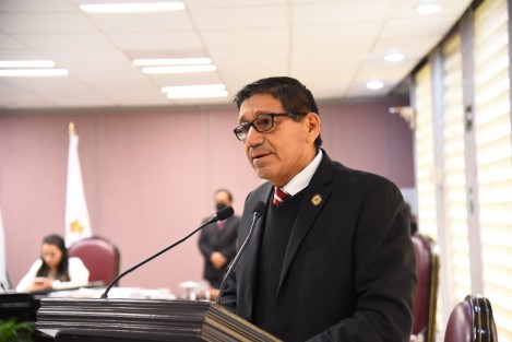 Mediante una Iniciativa, el diputado Fernando Arteaga Aponte planteó generar condiciones para garantizar que el agua potable sea accesible y asequible para las y los veracruzanos.

