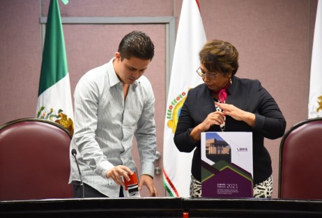 Delia González precisó que, con motivo de la fiscalización a la Cuenta Pública 2021, fueron emitidas tres mil 290 observaciones; de las cuales 133 corresponden a entes estatales; tres mil 111 a entes municipales y 46 a entidades paramunicipales. De éstos, resultó un posible daño patrimonial por 3 mil 299 millones 356 mil 229 pesos con 83 centavos.