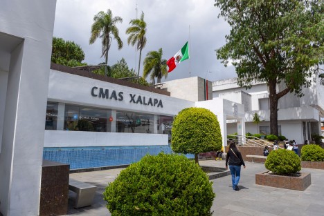 Para continuar con la reestructuración y mejora de la Comisión Municipal de Agua Potable y Saneamiento (CMAS), en próximas fechas se tendrá listo un nuevo sistema de administración que facilitará la atención al usuario y evitará la corrupción, dio a conocer el presidente municipal Ricardo Ahued Bardahuil. 