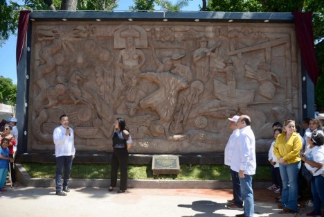 Como parte del próximo aniversario, el mandatario acompañó la develación del mural y cancelación del timbre postal alusivos a su conformación el 26 de diciembre de 1522. 