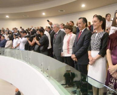 El Gobernador de Veracruz, Cuitáhuac García Jiménez, asistió a la toma de protesta al Dr. Américo Villarreal, como Gobernador del Estado de Tamaulipas. 