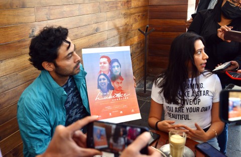 La actriz Iris Ladro?n de Guevara invito? a la puesta en escena de la obra Si no te hubiese conocido, de Sergi Belbel, bajo la direccio?n de Diana Va?zquez, del 6 al 9 de octubre en el teatro La Caja, Zona UV. 