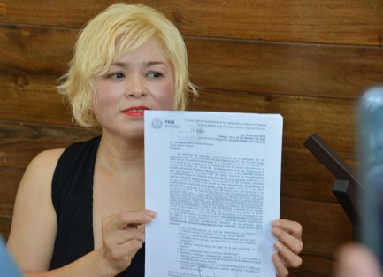 Con documentos de la Fiscalía General del Estado y de la Secretaria del Trabajo, relató los hechos de su despido injustificado a cargo del tesorero del CDE del PAN, Mizraim Eligio Castelán Rivera, por órdenes de Federico Salomón Molina, por lo que interpuso una demanda desde hace 10 meses, y aunque ha sido llamados a comparecer, no se han presentado.

