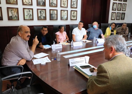 Con el propósito de dar seguimiento al proceso de obra pública e integrar las propuestas del programa anual 2023, el presidente municipal Ricardo Ahued Bardahuil sostuvo una reunión de trabajo con los agentes municipales de las cinco congregaciones de Xalapa.

