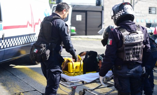 Una patrulla de la policía estatal marcada con el número 20-2140, atropelló a una mujer de la tercera edad, cuando intentaba cruzar la calle Franciso I. Madero esquina con 20 de Noviembre, en la zona centro de la capital.

